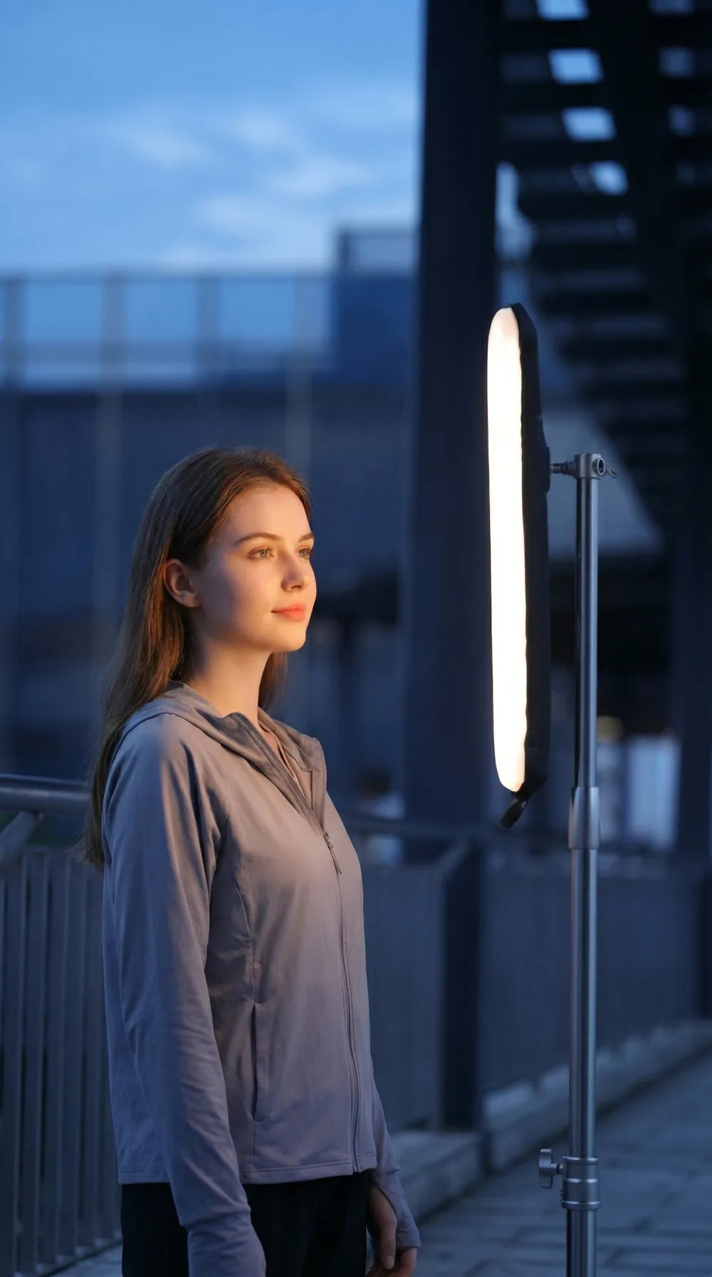 PuffyGlo creator light in use